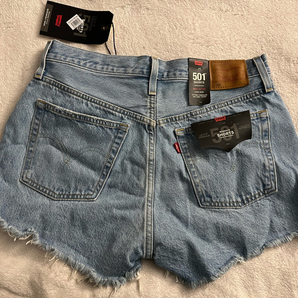 Brand New Levi’s 501 Shorts - Picture 3 of 3